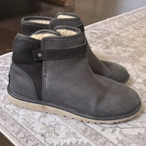 Women’s size 9 black leather uggs.